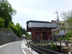 岩谷山 久昌寺 (札所二十五番)
山門はちょっとはなれたところにあります。