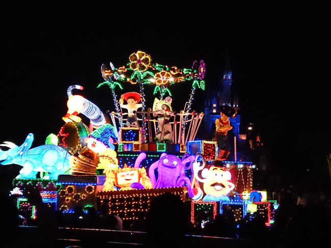 トイストーリーのフロート。<br />おもちゃ箱みたいで可愛いです♪