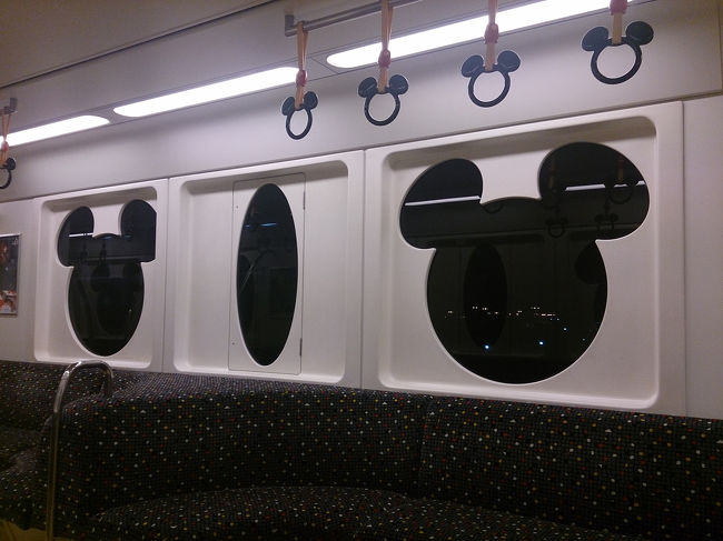 リゾートラインに乗ってディズニーシーステーションへ。フリー切符もVP特典です。