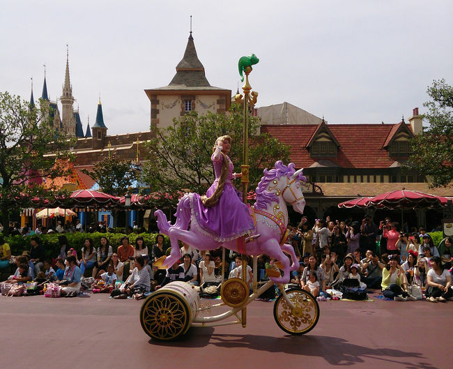 私が一番好きなプリンセス、ラプンツェル(*^^*)<br /><br />午後になってお天気が回復してきたので、日差しがとても強くて、ここでスマホのカメラがストップしてしまいました(T_T)