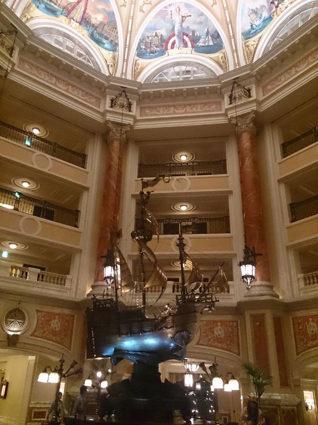 ミラコスタ到着ー☆<br />さっきランドから送ったお土産袋をベルデスクで受け取って、いよいよお部屋へ♪