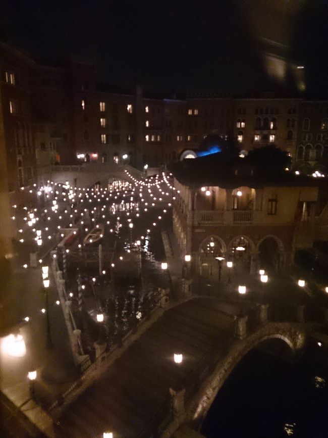 ゴンドラ乗り場。<br />母も乗りたくなったみたいです(^-^)<br /><br />部屋に着いたら急に眠くなってきました(笑)。<br />忘れないように今日１日の行動をガイドマップに記入して、今日はここまで♪<br /><br />おやすみなさい☆