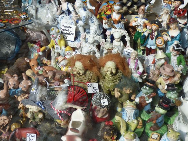 お土産屋さんだからでしょうけれど、日曜日なのに店が開いているんです。で、このおじさんが日本人と見ると「はい！はい！」って仰るんです。青梅と姉妹都市だと強調して。