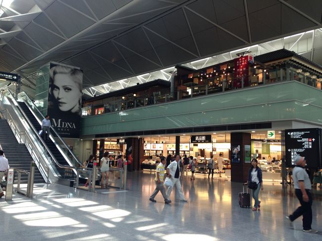 午前中早々に仕事を切り上げ、午後にセントレアに向かいます。<br />今まで乗り換え／夜到着便で使ったことしかなかったので、<br />日中うろうろするのは初めて。<br />羽田や成田、関空と比較するのは酷かもですが、すごいガラガラでした。<br /><br />グローバルワイファイを当日カウンターレンタル<br />680円／日