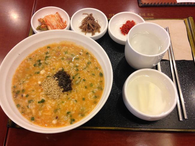 翌朝は7時起床。シャワーを浴び、おかゆを食べに。<br />ポンチュというチェーン店らしきお店に入ります。<br />タコトキムチのおかゆを。<br />そんなに辛くなくて美味しく頂けました。<br /><br />お粥は一人で食べやすいのか、ローカルの女性一人で食事する姿が見受けられ、<br />ハードルが低かったです。
