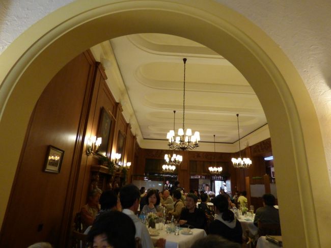 　日本人のツアー客で一杯ですよ。