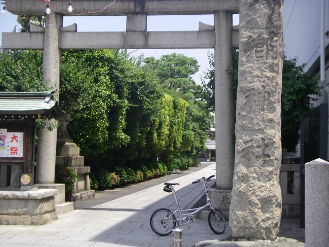 六郷神社です。東海道は拡幅された国道に吸い込まれているので、全く面影がありませんが、神社前あたりから国道の歩道が幅広くなっていました。