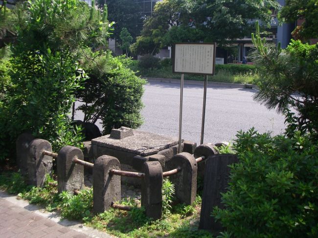 次は磐井神社です。神社前の歩道に「磐井の井戸」という旅人に利用された霊水・薬水が残っています。この位置も神社境内であったとのこと。ということは、旧東海道は現第一京浜（国道15号線）の中に紛れていることになります。