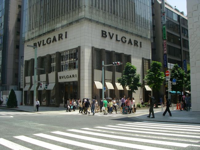 信号で止められる度に名を知るブランド店が街の角々にあるのが判ります。その2