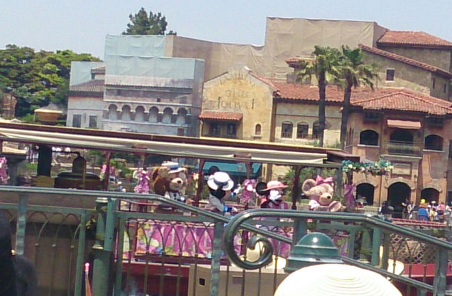 ４人の出捌けは海からなんですね(^-^)<br />可愛いくて、いつまでも手を振っていました♪<br /><br />隣の男性にお礼を言って、<br />次はゴンドラ乗り場に向かいます。