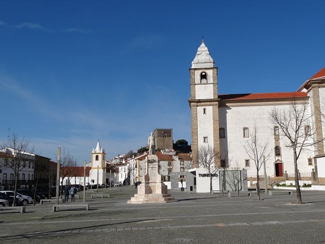 街の中心にある広場。<br />Estatua de D.Pedro ? の像がある。