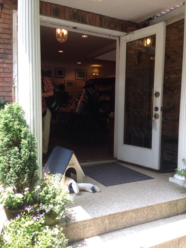 そのあとは歩いて明月院へ向かいました。<br />明月院への道の途中にあったギャラリーがとてもかわいかったです。