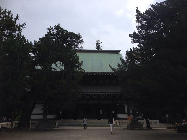 北鎌倉駅方面にいき、すぐ前にある円覚寺にも寄りました。<br />入場料300円。<br /><br />リスを見かけて大興奮（笑）