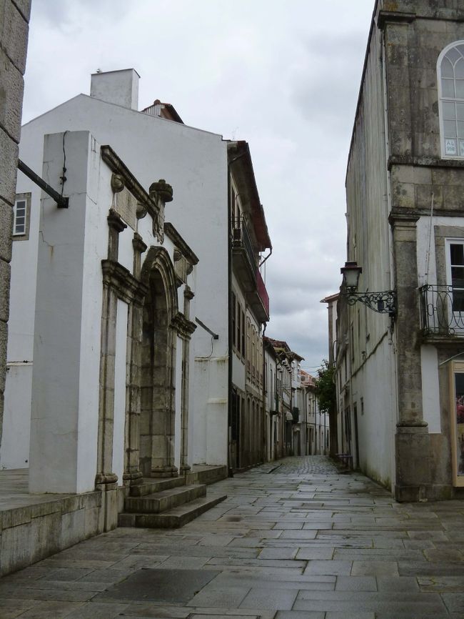 芸術考古学博物館は工事中の為、ちょっとしか見られませんでした。残念。でも小さい街ながら、しっとりと落ち着いた街でなかなかよかったです。<br />　この町もお菓子屋さんが多く、エッグタルトを買ってみましたが甘みがちょうどよく、おいしかったです。