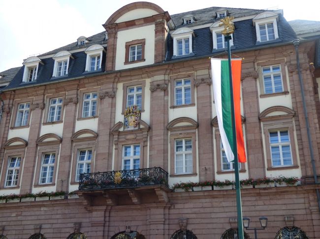 　旧市街におりて参りました。市庁舎だったと思いますね。