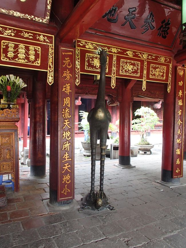 鳳凰の胸と足を触ってから自分の頭に触れると、頭が良くなる？<br />的な事を説明されたような？<br /><br />一応触ってみますが、もう遅い？？<br />初見の英単語でもスラスラ頭に入っていくと良いな♪<br /><br />一度で覚えて忘れない英単語と、英単語自体は覚えてるのに意味を忘れてしまう・・・<br />「あ！この英単語覚えてるよ！意味も調べた！・・・・・でも意味って何だっけ〜？」って事がありまして・・・；；；（汗<br />何が違うんだろう？インパクトかな？（笑）<br /><br />どなたか効率よく英単語を覚える方法を教えて下さい；；<br />