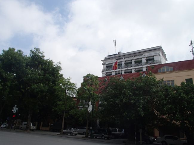 タンロン遺跡見学を終えて徒歩で移動します。