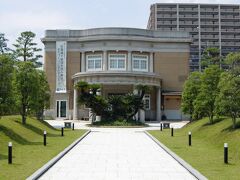 徴古館です。

佐賀藩主・鍋島家のゆかりの博物館です。