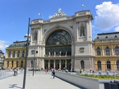 Keleti pályaudvar（東駅）

友達と始点の東駅に集合し、駅周辺の改修工事が終わりすっきりしたところをパチリ！
