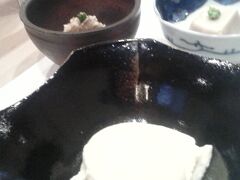 朝食は駅前のお豆腐屋さんに行きたかったので、ホテルは素泊まりです。

〜豆腐コース〜
豆乳
ごま豆腐
卯の花
厚揚げ(揚げたて
ざる豆乳
赤だしinざる豆腐
麦粥inざる豆腐
豆乳寒

