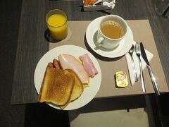 ０６：５２
朝食。