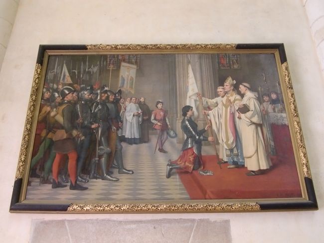 この絵はジャンヌ・ダルクのようです。戦いの前の祝福を受けている場面？