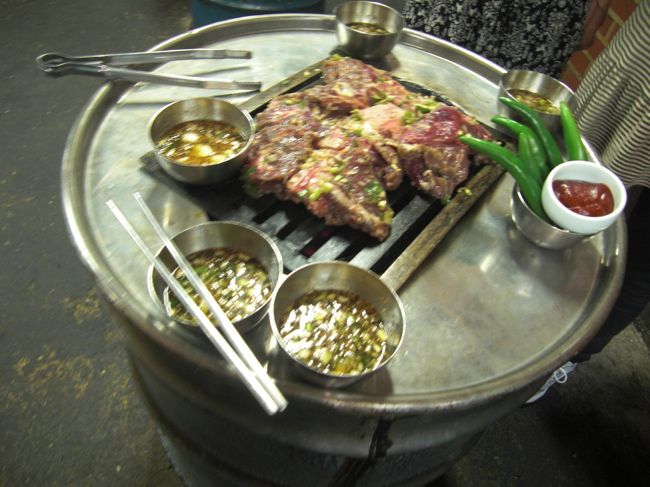 ソウルについてすぐ行くところ！！<br /><br />新村にあるソソモンヌンカルビチッ！！