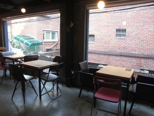 お店の雰囲気<br /><br />ちょうど訪れたのが１７時前だったのか貸切状態♪<br /><br /><br />ウィークデー・スペシャル(平日13：00〜17：00限定)だとダッチベイビーとドリンクのセットがあるので行かれる場合はお昼すぎがベスト！！