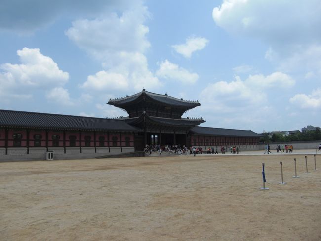 食後のお散歩。。。いやいや観光！<br /><br /><br />景福宮へ