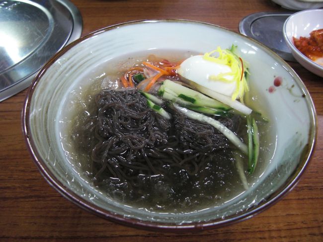 嫁さんチョイスは冷麺<br /><br /><br />母＆伯母は石焼ビビンバをチョイス！<br />が、写真を撮る前に混ぜてしまったので撮影を諦めました。。。