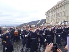 と、突如はじまる衛兵交代式！ラッキー