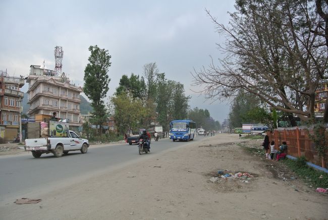 街中。どこも埃っぽいです。。