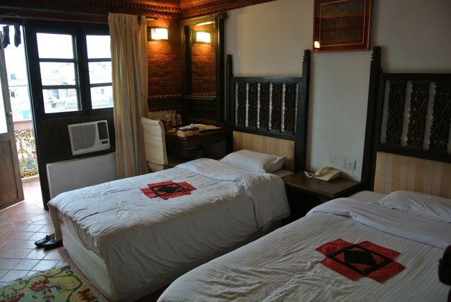 お部屋はまぁ普通です。ここのホテルは水がとても鉄臭くて、歯磨きも買ったミネラルウォーターを使っていました。