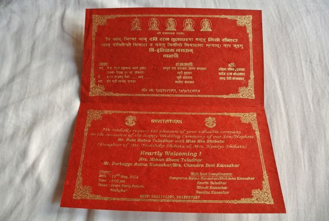 結婚式のinvitation cardです。彼が全部準備をしてくれていました。<br />赤は幸せの色だそうです。これを手渡しで配るそう。。郵送じゃダメなのかしら？<br />