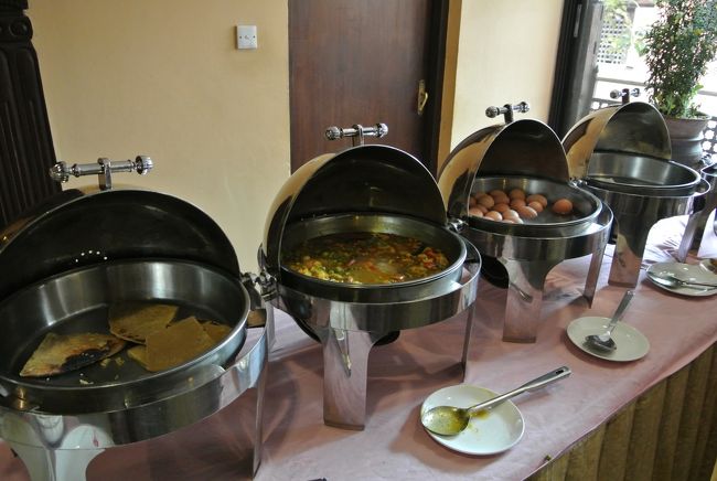 ピタパン、野菜の炒め物、ゆで卵