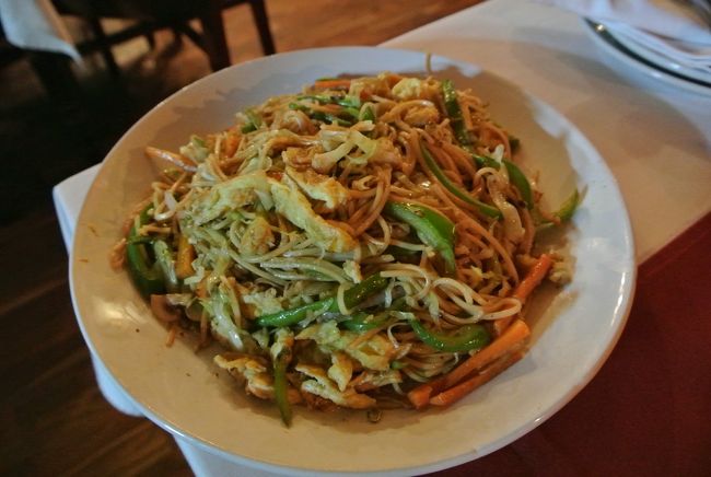 こちらは普通の麺の焼きそば。どちらかご飯にすると良かった。。<br />