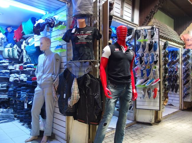 以外と近代的な商店街。明洞??