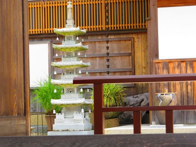 常称寺境内の石造りの五重塔