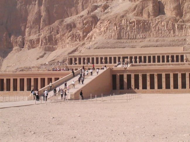 この葬祭殿はすごい。<br />圧巻でした。<br />