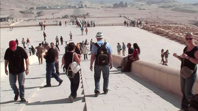 中層から入口を望んだ写真です。