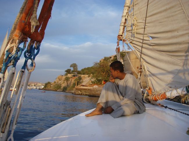 ホテルの部屋から見えた帆掛け船に乗りました。<br />ナイル川を遊覧します。<br />