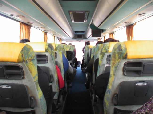 バスの中で夜が明けました。