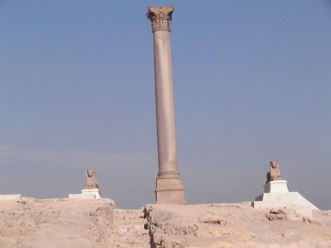 アレキサンドリアの「ポンペイの柱」<br />を見物。<br />