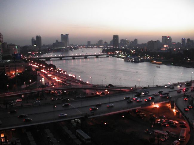 カイロに到着。<br />ホテルからのナイル川の眺めです。<br />