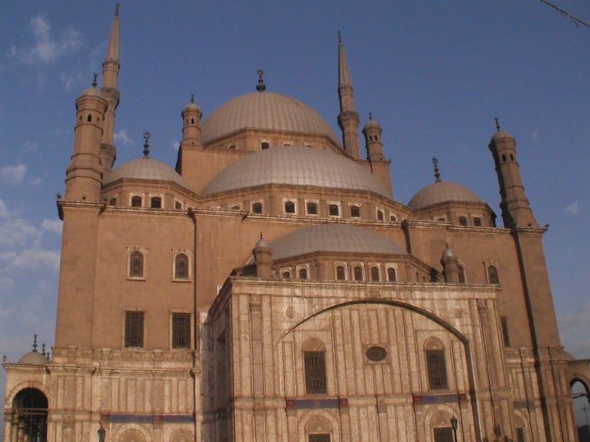 １月１１日。<br />まずモハメド・アリ・モスクを見学。<br />