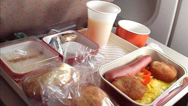 機内の朝食です。