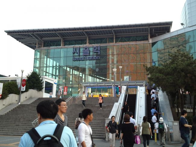 ソウル駅に来たのは両替が目的です。<br />空港ターミナル駅にある銀行系の両替所の換金率が意外に良いとコネストの口コミで見たので、今回はここで一気にしようと思います。