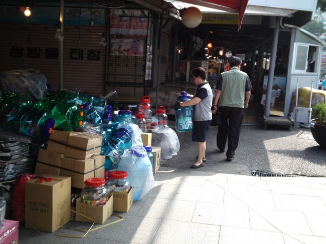 バス停までの途中にあるヨンソ市場に行ってみます。