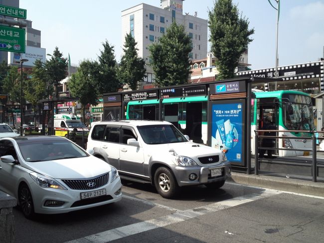 ヨンシンネ駅前のバス停から704番のバスに乗ってカマゴルランドを目指します。<br />この辺りのグーグルの地図は2009年11月当時のものなので、現在と相当違います。<br />現在は中央分離帯ができていて、そこにバスが停まります。