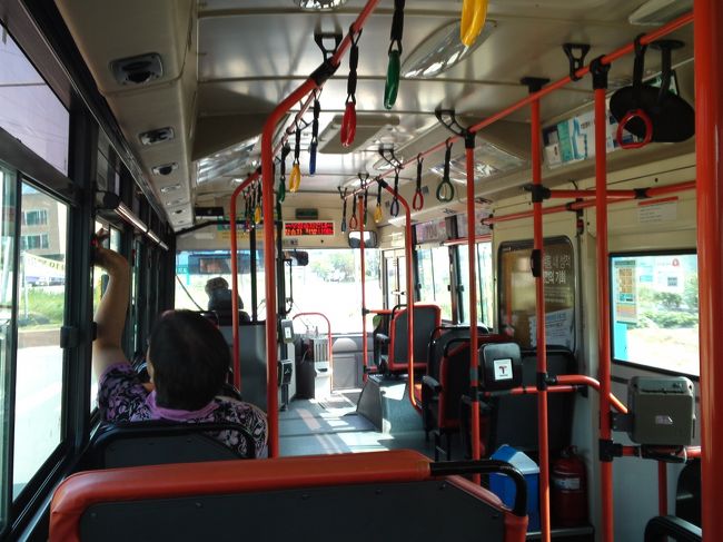 プゴキィリ(釜谷2里)で軍人さんが降りたらほとんど人がいなくなっちゃいました。<br />普段はこんな感じなのかも。